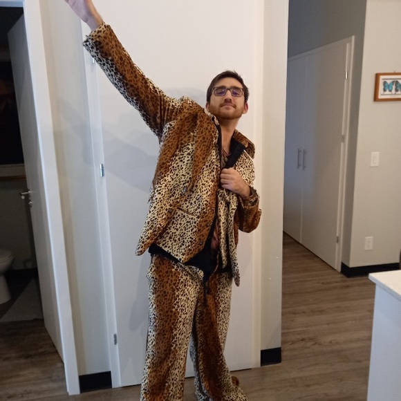 Men’s Size Large Suit - Picture 9 of 9